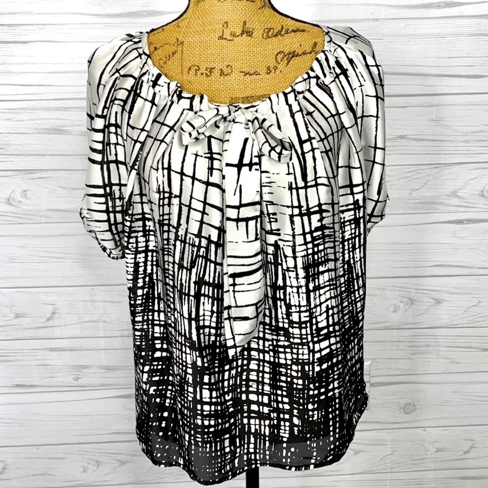 💥4/$15 Black & White Milano Blouse